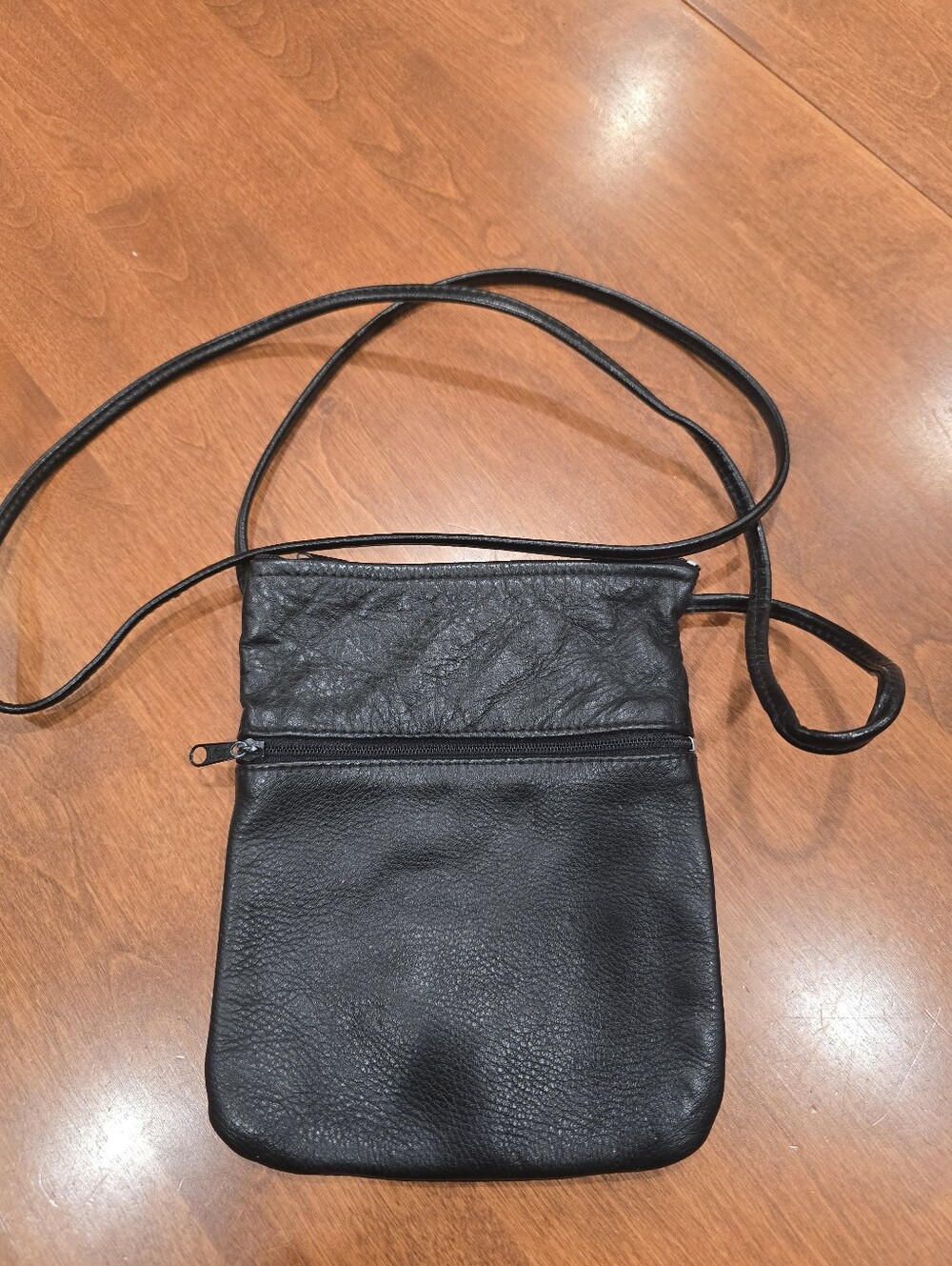 Vtg 90s/Y2K Minimalist Conchita Small Black Leather Zippered Crossbody Bag USA